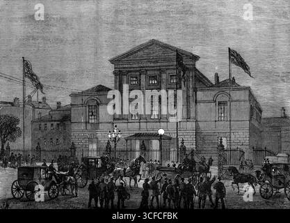 Il centenario George Stephenson a Newcastle-on-Tyne: Banchetto presso le sale riunioni, Westgate-Road: Arrivo degli ospiti, 1881. Persone che arrivano ad un "...banchetto festivo [per] il centesimo anniversario di George Stephenson". Illustrazione pubblicata in un supplemento speciale per celebrare il centenario della nascita dell'ingegnere civile e meccanico britannico George Stephenson (1781-1848). Da "Illustrated London News", 1881. Foto Stock