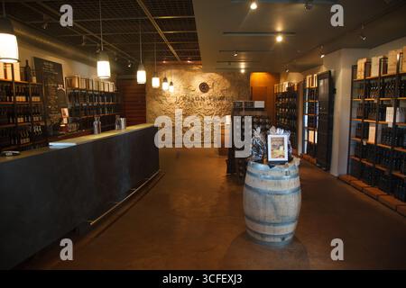 Jackson-Triggs Winery, negozio di architettura moderna, cartello di direzione Niagara-on-the-Lake a Ontario, Canada Foto Stock