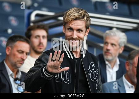Parigi, Francia. 22 agosto 2025. L'attore francese Philippe Lacheau partecipa alla partita di calcio francese L1 tra Paris Saint-Germain e Angers SCO allo stadio Parc des Princes di Parigi il 22 agosto 2025. Foto di Firas Abdullah/ABACAPRESS.COM credito: Abaca Press/Alamy Live News Foto Stock