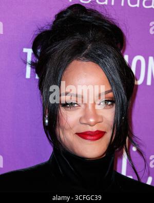(FILE) Fondazione Clara Lionel di Rihanna per dare risalto all'arte caraibica con la partnership della New Mellon Foundation. MANHATTAN, NEW YORK CITY, NEW YORK, Stati Uniti d'America - 12 SETTEMBRE: La cantante, attrice, donna d'affari e Rihanna umanitaria (Robyn Rihanna Fenty) con indosso un abito Givenchy arriva al 5th Annual Diamond Ball di Rihanna a beneficio della Fondazione Clara Lionel tenutasi a Cipriani Wall Street il 12 settembre 2019 a Manhattan, New York City, New York, Stati Uniti. (Foto di Xavier Collin/Image Press Agency) Foto Stock