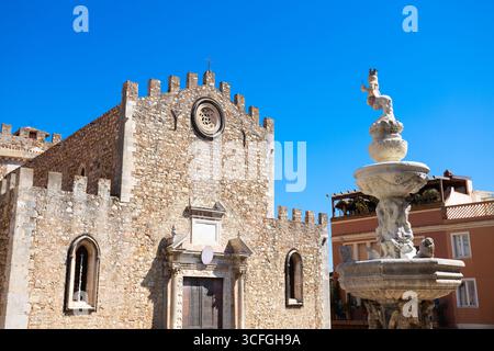 La Cattedrale di San Nicola o Duomo di Taormina è una chiesa cattolica della città di Taormina, isola di Sicilia in Italia Foto Stock