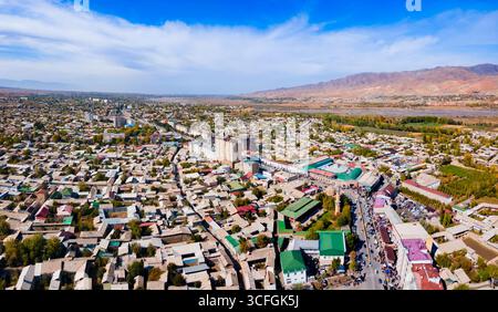 Vista panoramica aerea del centro di Penjikent. Penjikent o Panjakent è una città del Tagikistan situata nella provincia di Sughd. Foto Stock