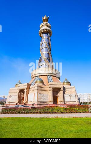 Dushanbe, Tagikistan - 20 ottobre 2022: Il complesso Istiklol a Dushanbe. Istiklol o Torre indipendenza e libertà è un nuovo simbolo della città di Dushanbe Foto Stock