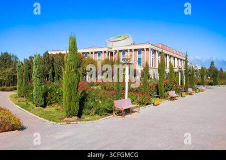 Dushanbe, Tagikistan - 20 ottobre 2022: Museo nazionale del Tagikistan. È un museo a Dushanbe, la capitale del Tagikistan. Foto Stock
