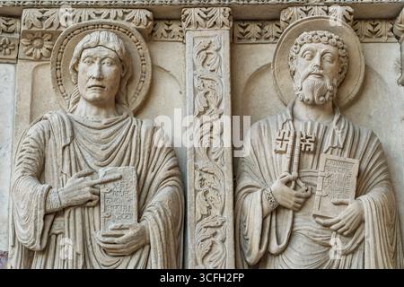 Dettagli del portale ovest della Cattedrale di Saint Trophime ad Arles, Francia. Foto Stock