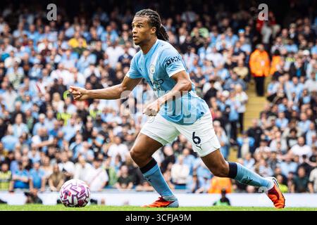 Manchester, Regno Unito. 23 agosto 2025. MANCHESTER, INGHILTERRA - 23 AGOSTO: Nathan Aké del Manchester City durante una partita di Premier League 2025/26 tra Manchester City e Tottenham Hotspur all'Etihad Stadium il 23 agosto 2025 a Manchester, Inghilterra. (Richard Callis/SPP) credito: SPP Sport Press Photo. /Alamy Live News Foto Stock