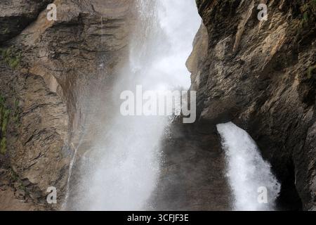 Il Reichenbach rientra nel comune di Schattenhalb nel cantone di Berna, in Svizzera Foto Stock