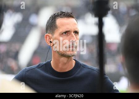 Deutsche Bank Park, Francoforte, Germania. 23 agosto 2025. Coach Dino TOPPMOELLER (F) Football 1. Bundesliga stagione 2025/2026, Matchday 1, Matchday 1, Eintracht Francoforte (F) - Werder Brema (HB) il 23 agosto 2025, presso Deutsche Bank Park, Francoforte, Germania. #Le normative DFL vietano qualsiasi uso di fotografie come sequenze di immagini e/o quasi-video # credito: dpa/Alamy Live News Foto Stock
