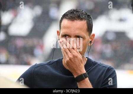 Deutsche Bank Park, Francoforte, Germania. 23 agosto 2025. Coach Dino TOPPMOELLER (F) Football 1. Bundesliga stagione 2025/2026, Matchday 1, Matchday 1, Eintracht Francoforte (F) - Werder Brema (HB) il 23 agosto 2025, presso Deutsche Bank Park, Francoforte, Germania. #Le normative DFL vietano qualsiasi uso di fotografie come sequenze di immagini e/o quasi-video # credito: dpa/Alamy Live News Foto Stock