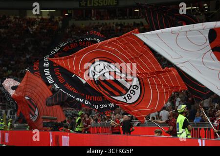 Milano, Italia. 23 agosto 2025. AC Milan flag durante AC Milan vs US Cremonese, partita di serie A A Milano, Italia, 23 agosto 2025 Credit: Independent Photo Agency/Alamy Live News Foto Stock