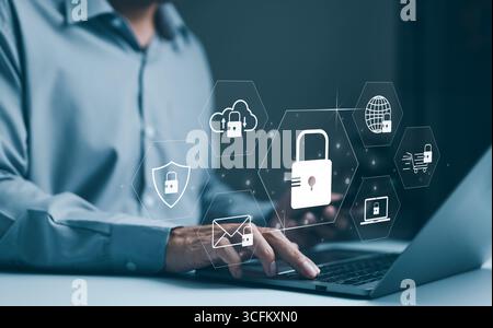 L'utente immette la password per accedere alle informazioni personali. Accesso ai dati protetto e accesso sicuro a Internet, tecnologia lucchetto, sicurezza informatica, crittografia Foto Stock