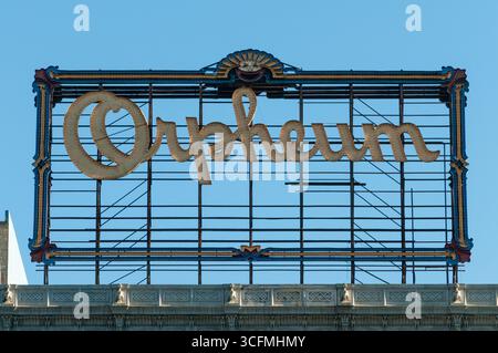 LOS ANGELES, CALIFORNIA, Stati Uniti: Inaugurata il 15 febbraio 1926 e ancora oggi operativa, la Music Hall dell'Orpheum Theatre ha ospitato artisti. Foto Stock