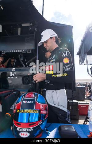 Il pilota della INDYCAR Series, COLTON HERTA (26) (USA) di Valencia, CALIFORNIA, si prepara a praticare per il Milwaukee Mile 250 al Wisconsin State Fair Park e il Milwaukee Mile a WEST ALLIS, WISCONSIN. Foto Stock