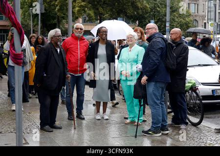 Stefanie Remlinger bei der Feier zur Umbenennung der Berliner Mohrenstraße ad Anton-Wilhelm-amo-Straße. Berlino, 23.08.2025 *** Stefanie Remlinger alla cerimonia per rinominare Berlins Mohrenstraße in Anton Wilhelm amo Straße Berlin, 23 08 2025 foto:xAgenturxWehnertx/xGränzdörferx/xFuturexImagex mohrenstrasse 5809 Foto Stock