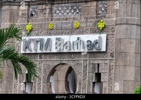 L'edificio KTM Berhad, noto anche come Malayan Railway Administration Building, è un punto di riferimento storico a Kuala Lumpur, Malesia. E' lui Foto Stock