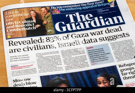 22 agosto 2025. Viene rivelato il titolo della prima pagina del Guardian: Il 83% dei morti di guerra a Gaza sono civili, suggeriscono i dati israeliani. Foto Stock