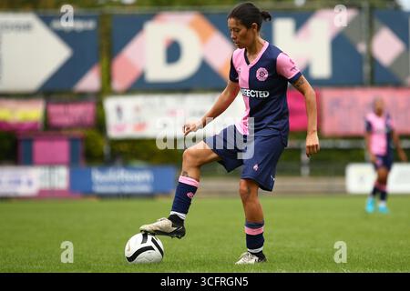 Londra, Regno Unito. 24 agosto 2025. Lucy Monkman (14 Dulwich Hamlet) in azione durante la partita della fa Womens National League South East tra Dulwich Hamlet e Chesham a Champion Hill. Crediti: Liam Asman/Alamy Live News Foto Stock