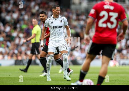Londra, Regno Unito. 24 agosto 2025. Centrocampista del Fulham Sasa Lukic (20) durante la partita tra Fulham FC e Manchester United FC English Premier League al Craven Cottage, Londra, Regno Unito il 24 agosto 2025 Credit: Megan Ewens/Every Second Media Credit: Every Second Media/Alamy Live News Foto Stock
