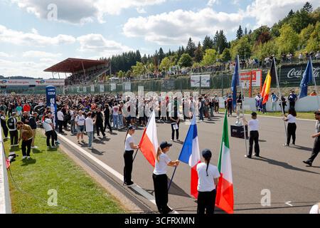 Stavelot, Belgio. 24 agosto 2025. Ambiance pre grille de partenza, griglia di partenza durante le 4 ore di Spa-Francorchamps, 4° round dell'European le Mans Series 2025 sul circuito di Spa-Francorchamps dal 22 al 24 agosto 2025 a Stavelot, Belgio - foto Paulo Maria/DPPI credito: DPPI Media/Alamy Live News Foto Stock