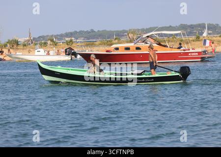 Barca Pinassotte, barca tradizionale dal bacino di Arcachon. Cap Ferret tra l'Oceano Atlantico e il bacino di Arcachon in Gironde, nel sud-ovest di Foto Stock
