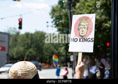 No Kings Sign at Visibility CLT Pop-Up Protestation Foto Stock