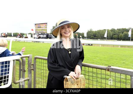 Janin Ullmann beim Audi Ascot Renntag auf der Galopprennbahn Neue Bult ad Hannover - Langenhagen AM 24.08.2025 *** Janin Ullmann al giorno di gara Audi Ascot all'ippodromo Neue Bult di Hannover Langenhagen il 24 08 2025 Foto Stock