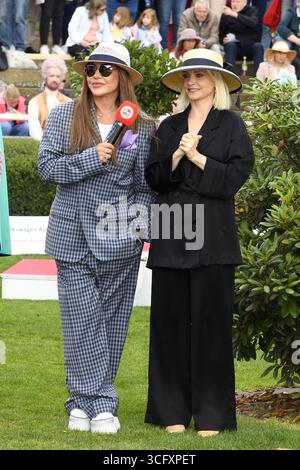 Simone Thomalla e Janin Ullmann beim Audi Ascot Renntag am 24.08.2025 auf der Galopprennbahn Neue Bult ad Hannover Foto Stock