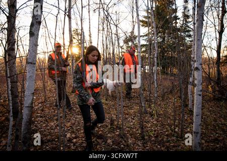Tre generazioni di famiglie a caccia, Biwabik, Minnesota, Stati Uniti Foto Stock