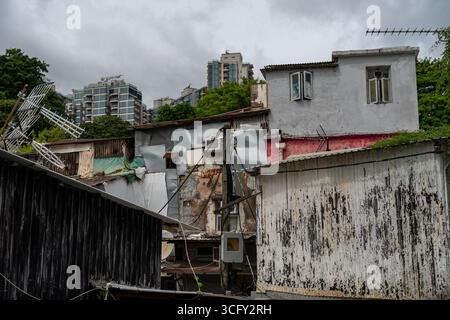 25 agosto 2025, Hong Kong, Hong Kong, Hong Kong: Una vista generale che mostra le case al Cha Kwo Ling Village il 25 agosto 2025 a Hong Kong. Il villaggio di Cha Kwo Ling, uno degli ultimi insediamenti di Hong Kong, è pronto per la demolizione. (Immagine di credito: © Vernon Yuen/Nexpher Images via ZUMA Press Wire) SOLO PER USO EDITORIALE! Non per USO commerciale! Foto Stock