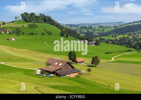 Il villaggio di Doppleschwand è annidato nel paesaggio panoramico e tranquillo della regione di Entlebuch. Foto Stock