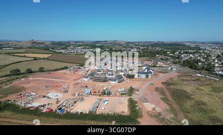 Paignton, South Devon, Inghilterra: DRONE VIEWS: Una nuova costruzione di edifici in costruzione su terreni a cintura verde a White Rock. Foto Stock