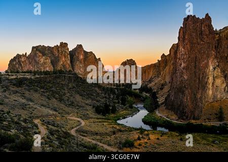 Alba sopra Smith Rock State Park, Oregon Foto Stock