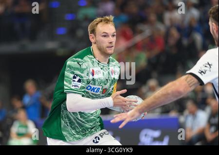 Monaco di Baviera, Germania. 23 agosto 2025. Monaco di Baviera, Germania, 23 agosto 2025: Mathias Gidsel (19 Füchse Berlino) durante la partita DHB Supercup tra Füchse Berlino e THW Kiel, SAP Garden, Monaco di Baviera, Germania. (Sven Beyrich/SPP) credito: SPP Sport Press Photo. /Alamy Live News Foto Stock