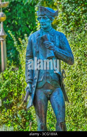 Dettaglio della statua del Capitano James Cook al Cooks Cottage and Garden, casa di famiglia trasferita, nei Fitzroy Gardens di Melbourne, Australia. Foto Stock