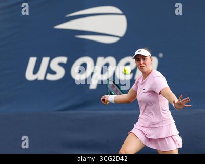 Queens, Stati Uniti. 25 agosto 2025. Queens, New York. 25 agosto 2025: Talia Gibson (AUS) durante gli US Open 2025. Crediti: Corleve/Alamy Live News Foto Stock
