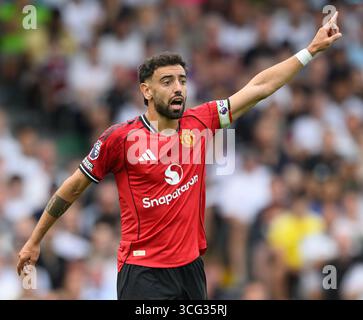 Londra, Regno Unito. 24 agosto 2025. Fulham contro Manchester United - Premier League - Craven Cottage - Londra. Bruno Fernandes in azione. Credito: Mark Pain / Alamy Live News Foto Stock