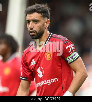 Londra, Regno Unito. 24 agosto 2025. Fulham contro Manchester United - Premier League - Craven Cottage - Londra. Bruno Fernandes in azione. Credito: Mark Pain / Alamy Live News Foto Stock