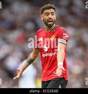 Londra, Regno Unito. 24 agosto 2025. Fulham contro Manchester United - Premier League - Craven Cottage - Londra. Bruno Fernandes in azione. Credito: Mark Pain / Alamy Live News Foto Stock