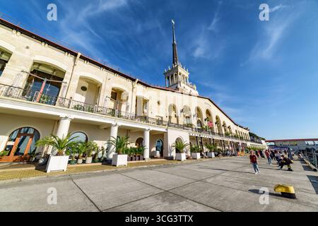 Vista del porto commerciale marittimo di Sochi in Russia Foto Stock