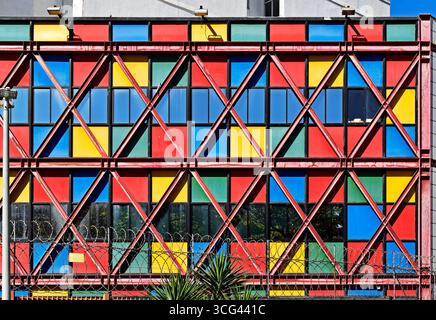 Dettaglio di una facciata multicolore nel quartiere di Tijuca, Rio de Janeiro, Brasile Foto Stock