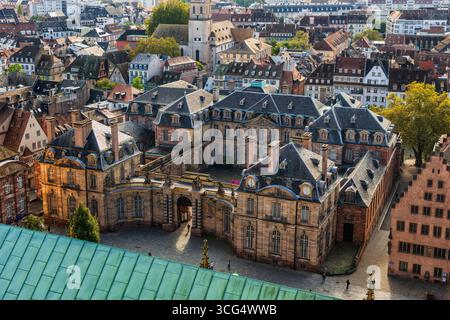 Rohan Palace nella città di Strasburgo, Francia. Ospita il Museo Archeologico, il Museo delle Arti Decorative e il Museo delle Belle Arti nella città Vecchia. Foto Stock