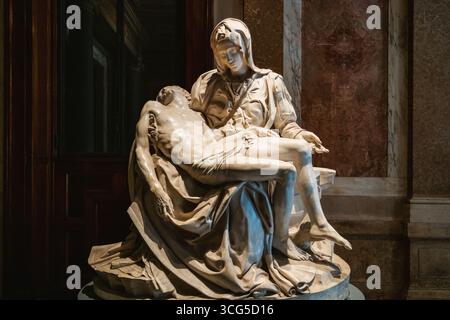 Replica del Pietà di Michelangelo nei Musei Vaticani, Vaticano. Foto Stock