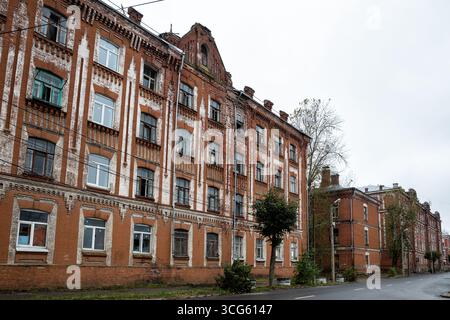 Tver, Morozovsky Gorodok (cantiere di Proletarka). Edifici residenziali per operai di fabbriche tessili costruiti nel XIX secolo Foto Stock