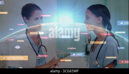 Medici che indossano camici da laboratorio, scrub, stetoscopi che scambiano saluti in reparto, con globo, etichette UI Foto Stock