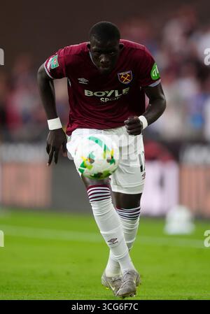 El Hadji Malick Diouf del West Ham United durante la partita del secondo turno della Carabao Cup al Molineux Stadium di Wolverhampton. Data foto: Martedì 26 agosto 2025. Foto Stock
