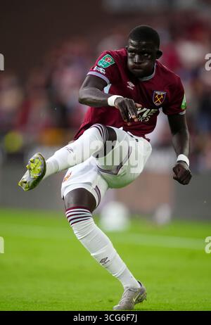 El Hadji Malick Diouf del West Ham United durante la partita del secondo turno della Carabao Cup al Molineux Stadium di Wolverhampton. Data foto: Martedì 26 agosto 2025. Foto Stock