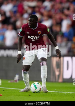 El Hadji Malick Diouf del West Ham United durante la partita del secondo turno della Carabao Cup al Molineux Stadium di Wolverhampton. Data foto: Martedì 26 agosto 2025. Foto Stock
