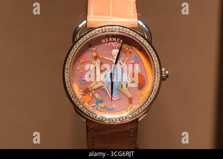 Shanghai, Cina - 26 luglio 2025: Orologio Hermès Arceau Foto Stock