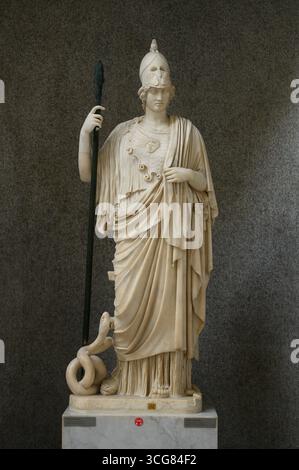 Roma. L'Italia. Athena (Minerva) Giustiniani statua, copia romana di età Antonina ser (2° C A.D) di un greco 4 C B.C originale, dal vicino alla Basilica di Santa Maria Sopra Mi Foto Stock