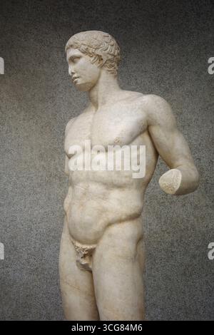 Roma. Italia. Statua di Doryphorus / Doryphoros "portatore di lancia", prima copia imperiale romana di un originale in bronzo di Policleito del 440 a.C. circa. Braccio Foto Stock